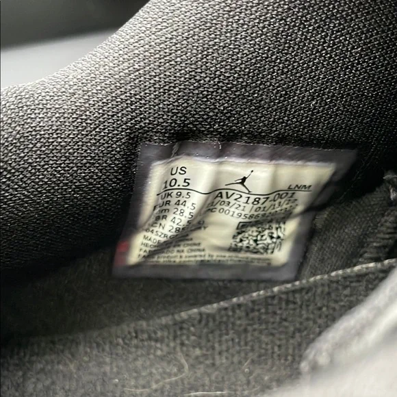 Jordan 11 Retro Low 72-10 - Picture 7 of 8